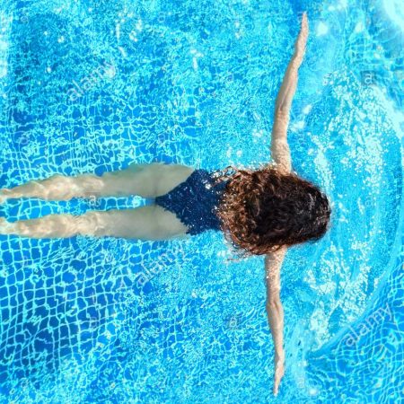 woman-swimming-in-pool-breaststroke