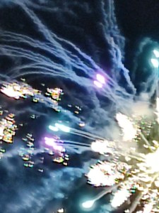 Photo de William Eaton, du feu d'artifice pendant les « Voiles de nuit », le Grand Pavois, La Rochelle, octobre 2024