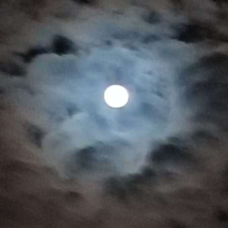 Photograph of the moon, William Eaton, Paris, mars 2025